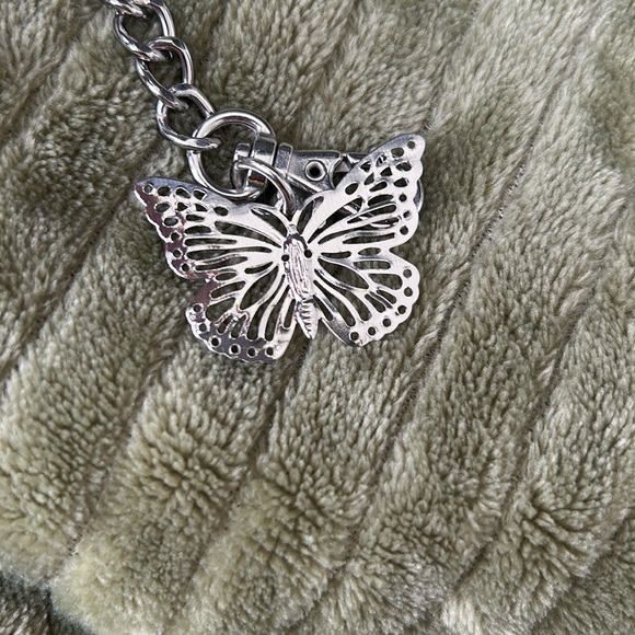 🌸 Chain with butterfly - Picture 2 of 3